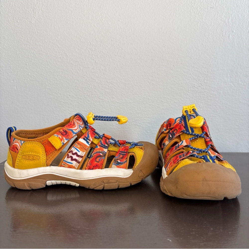 Keen Newport H2 Big Kids Size 1 Hiking Water Shoes Suede. Washable